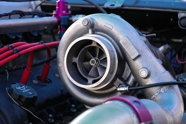 Tout savoir sur les turbocompresseurs : comment fonctionnent-ils et quel impact sur les performances de votre voiture ?