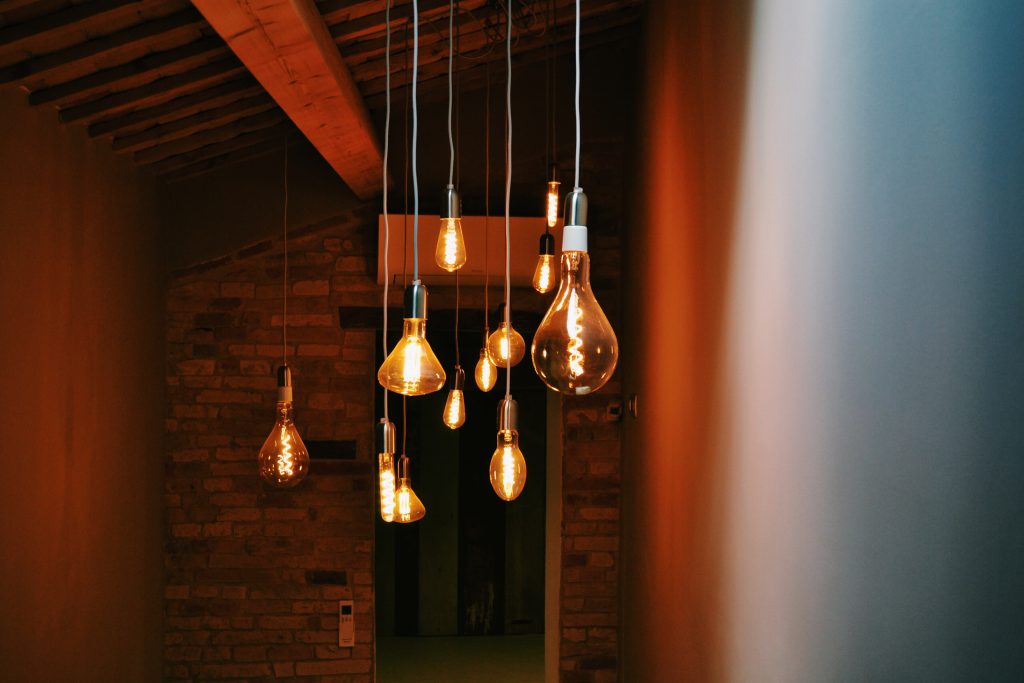 Guide pour choisir les luminaires intérieurs adaptés à votre maison